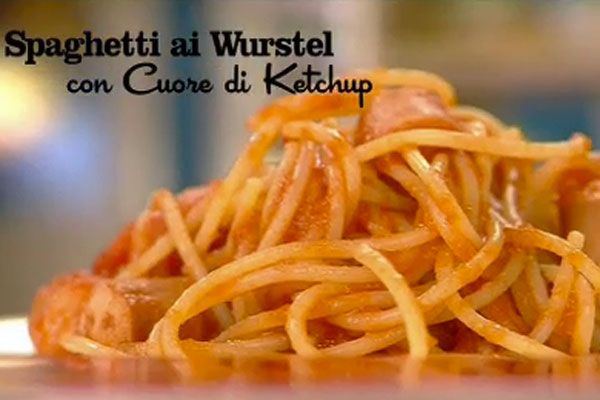 Spaghetti ai wurstel con cuore di ketchup - I men di Benedetta