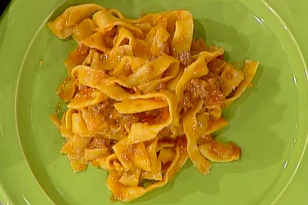 Fettuccine di polenta con rag di salsiccia - Anna Moroni