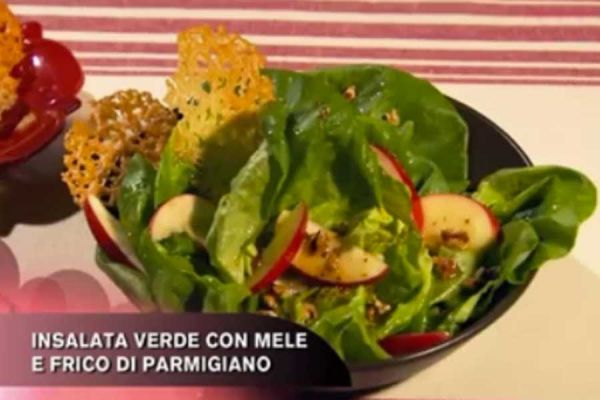 Insalata verde con mele e frico di parmigiano - Cucina con Buddy