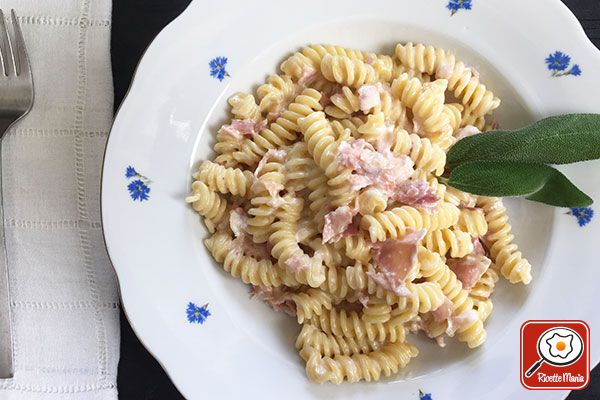 Pasta panna e prosciutto