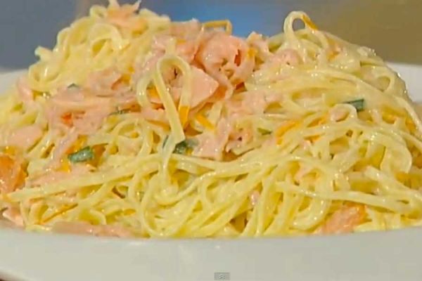 Tagliolini al salmone affumicato con profumo di arancia - Antonella Clerici