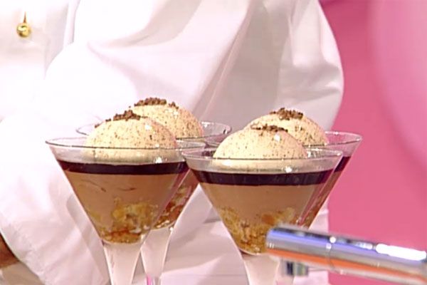 Coppa semifreddo al mascarpone con ganache al cioccolato e caff�