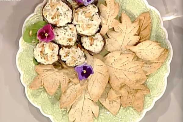 Funghi ripieni di ricotta con foglie di brise� alle erbe