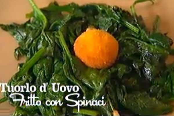Tuorlo d'uovo fritto con spinaci - I men� di Benedetta