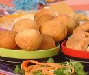 Bign� di patate e acciughe