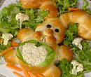 Coniglietto di pane con crudit� di verdure in salsa