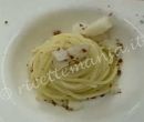 Spaghettone al baccal� con acqua di cipolla e polvere di pomodoro - Benvenuti a tavola