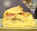 Torta di lasagne con besciamella allo zafferano prosciutto e broccoli