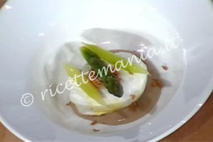 Uovo affogato asparago e salsa di nocciola - la notte degli chef