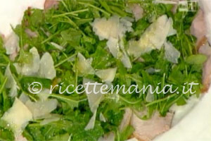 Arrosto freddo di maiale con rucola e grana