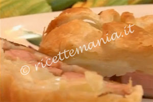 Ricetta Calzone farcito di wurstel - cotto e mangiato Calzone farcito di wurstel - cotto e mangiato