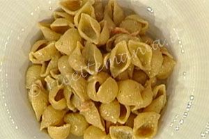 Conchiglie con carciofi e salmone - Anna Moroni