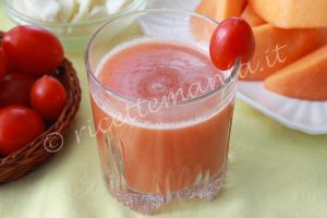 Foto Estratto melone pomodoro pera cavolo