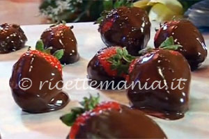 Ricetta Fragole al cioccolato - cotto e mangiato Fragole al cioccolato - cotto e mangiato