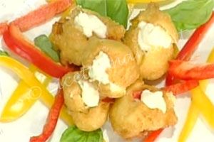 Fritole veneziane con peperoni e crescenza