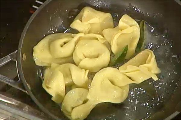 Agnolotti con ricotta e spinaci al burro e salvia - Anna Moroni