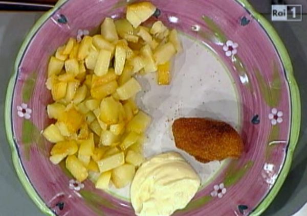 Alette di pollo fritte con maionese e patate in padella- Alessandra Spisni