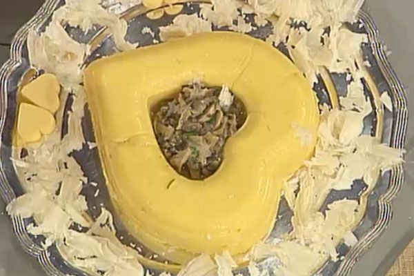 Anello di polenta con guazzetto di funghi al grana padano - Sorelle Landra