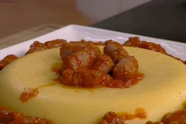 Anello di polenta con salsicce - I menù di Benedetta