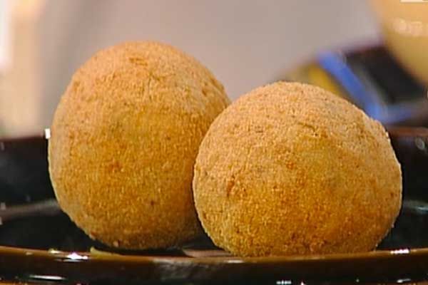 Ricetta Arancini al radicchio con cuore filante Arancini al radicchio con cuore filante