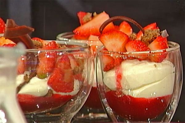 Bicchierino di cioccolato, biscotto croccante e fragole - Guido Castagna