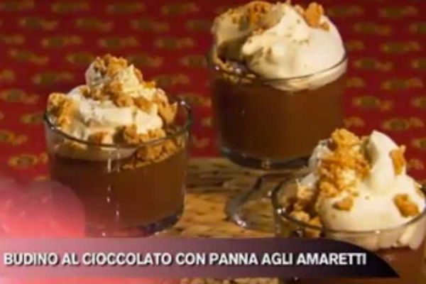 Budino al cioccolato con panna agli amaretti - Cucina con Buddy