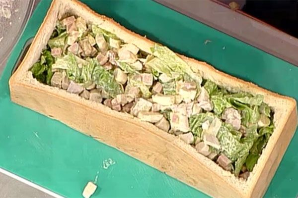 Caesar salad in cesta di pane - Luisanna Messeri