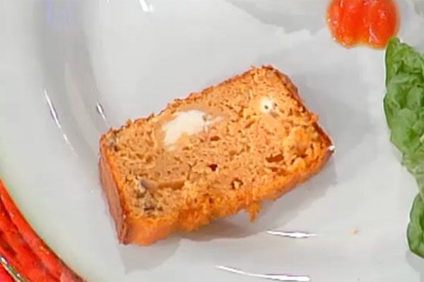 Cake salato con pomodori ricotta e acciughe