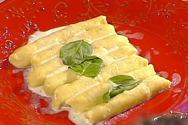 Cannelloni di patate con radicchio e fonduta