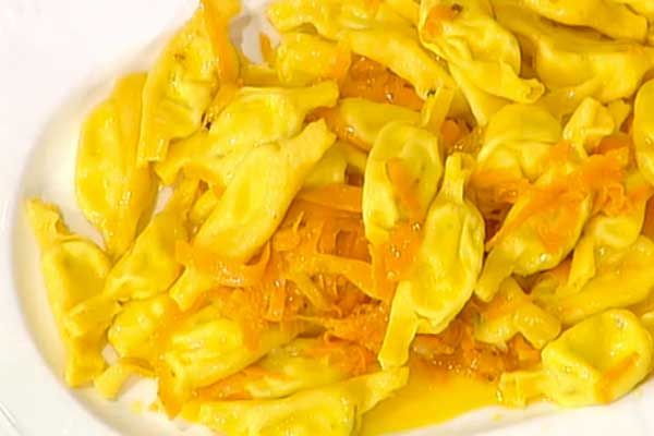 Caramelle di ricotta e basilico con carotine