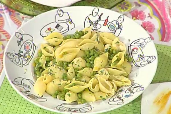 Conchiglie gialle con piselli e zafferano - Antonella Clerici