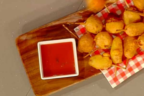 Corn dog e crocchette di prosciutto