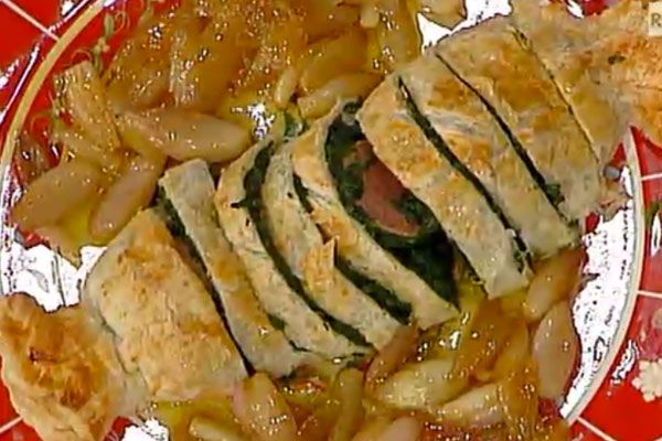 Cotechino in sfoglia con spinaci con salsa di scalogno - Anna Moroni