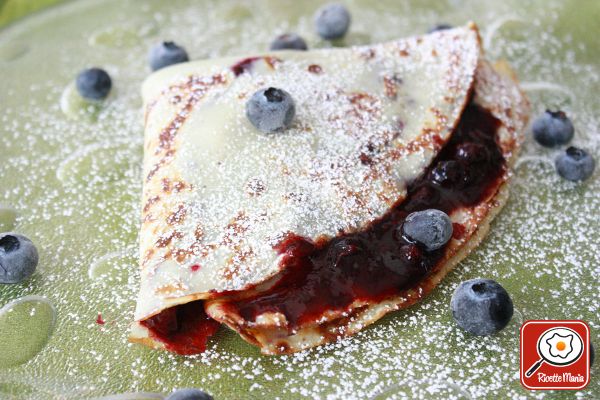 Crepes con composta di mirtilli