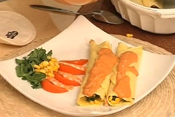 Crespelle con gamberi rucola mais e salsa rosa - cotto e mangiato