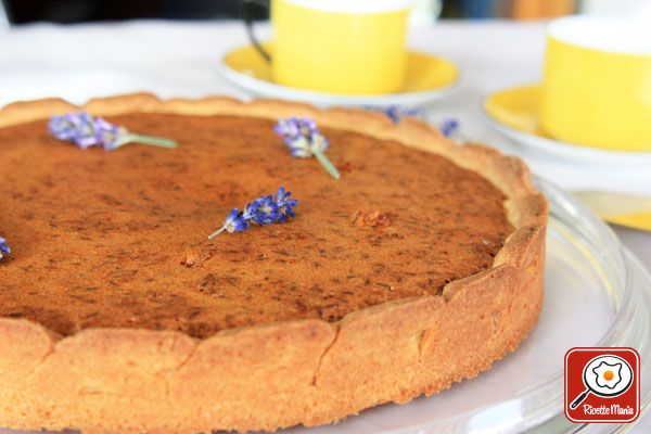 Crostata al miele e fiori di lavanda