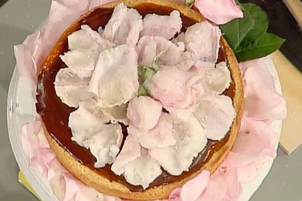 Crostata con le rose di zucchero - Ambra Romani