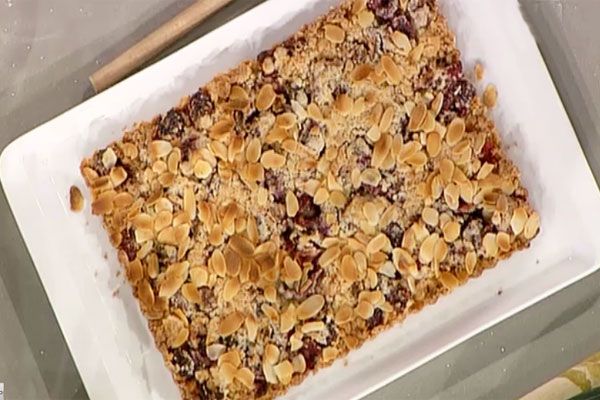 Crumble di mandorle e ciliegie - Anna Moroni