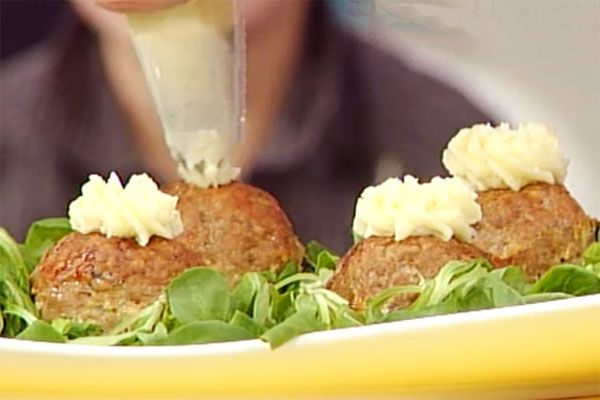 Ricetta Cupcake di carne con zucchine e piselli - Anna Moroni Cupcake di carne con zucchine e piselli - Anna Moroni