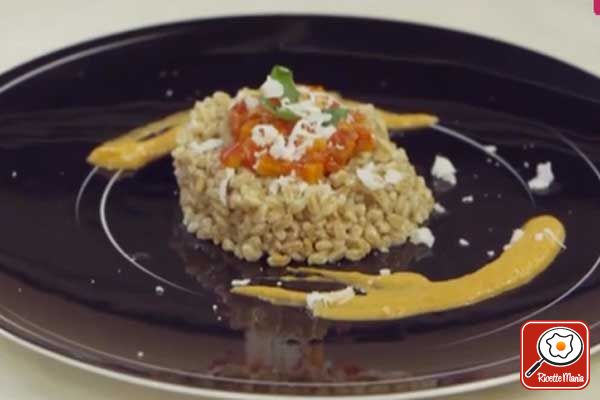 Ricetta Farrotto con peperoni e scaglie di pecorino - Molto Bene Farrotto con peperoni e scaglie di pecorino - Molto Bene