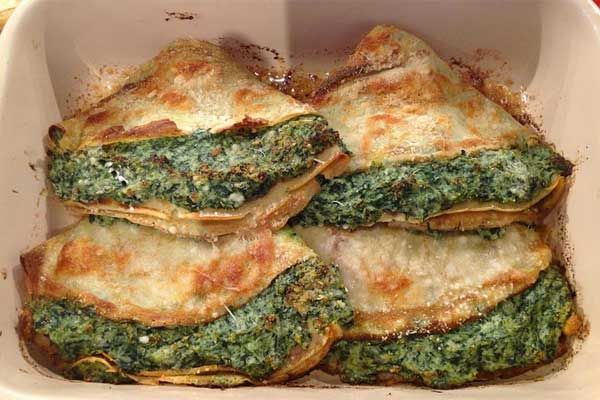 Fazzoletti di crpes di farro con ricotta e spinaci