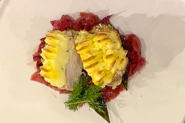 Ricetta Filetto di maiale gratinato con cipolle caramellate all'arancia - Sergio Barzetti Filetto di maiale gratinato con cipolle caramellate all'arancia - Sergio Barzetti