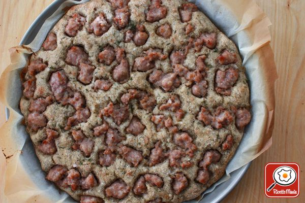 Focaccia di grano saraceno alla salsiccia