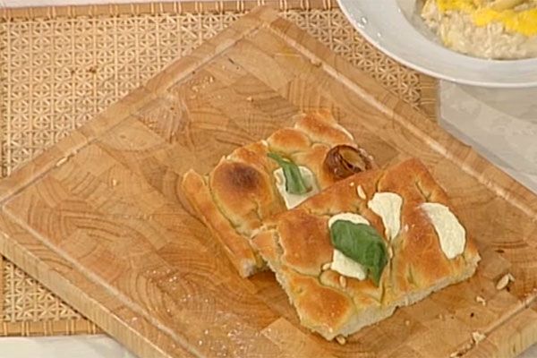 Focaccia tipo genovese con crescenza - Gabriele Bonci