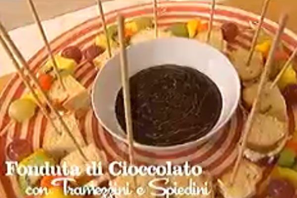 Fonduta di cioccolato con tramezzini e spiedini - I menu di Benedetta