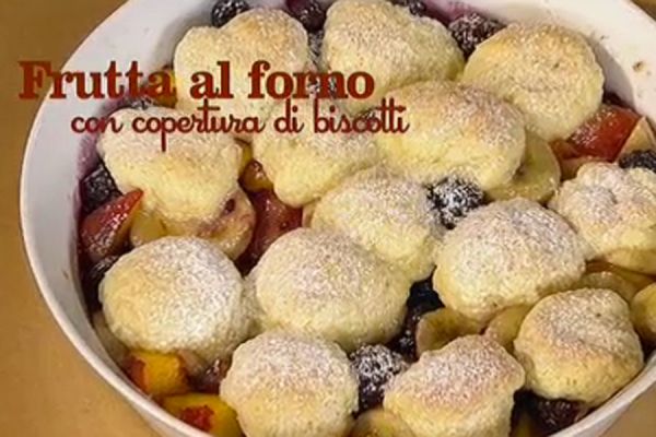 Frutta al forno con copertura di biscotti - i men di Benedetta