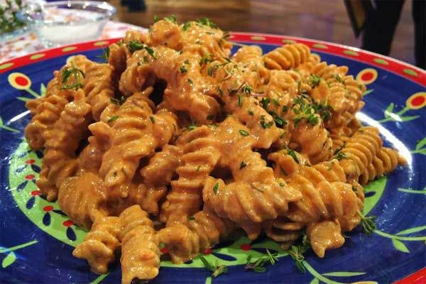 Fusilli con crema di peperoni grigliati