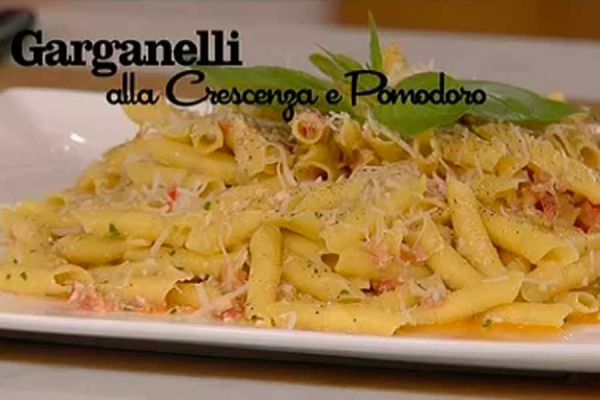 Garganelli alla crescenza e pomodoro - I men di Benedetta