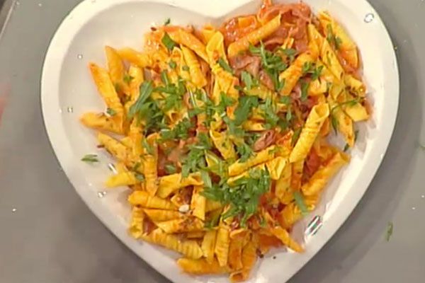 Garganelli mandorle speck e rucola