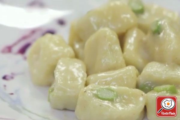 Gnocchi con gli asparagi - Molto Bene